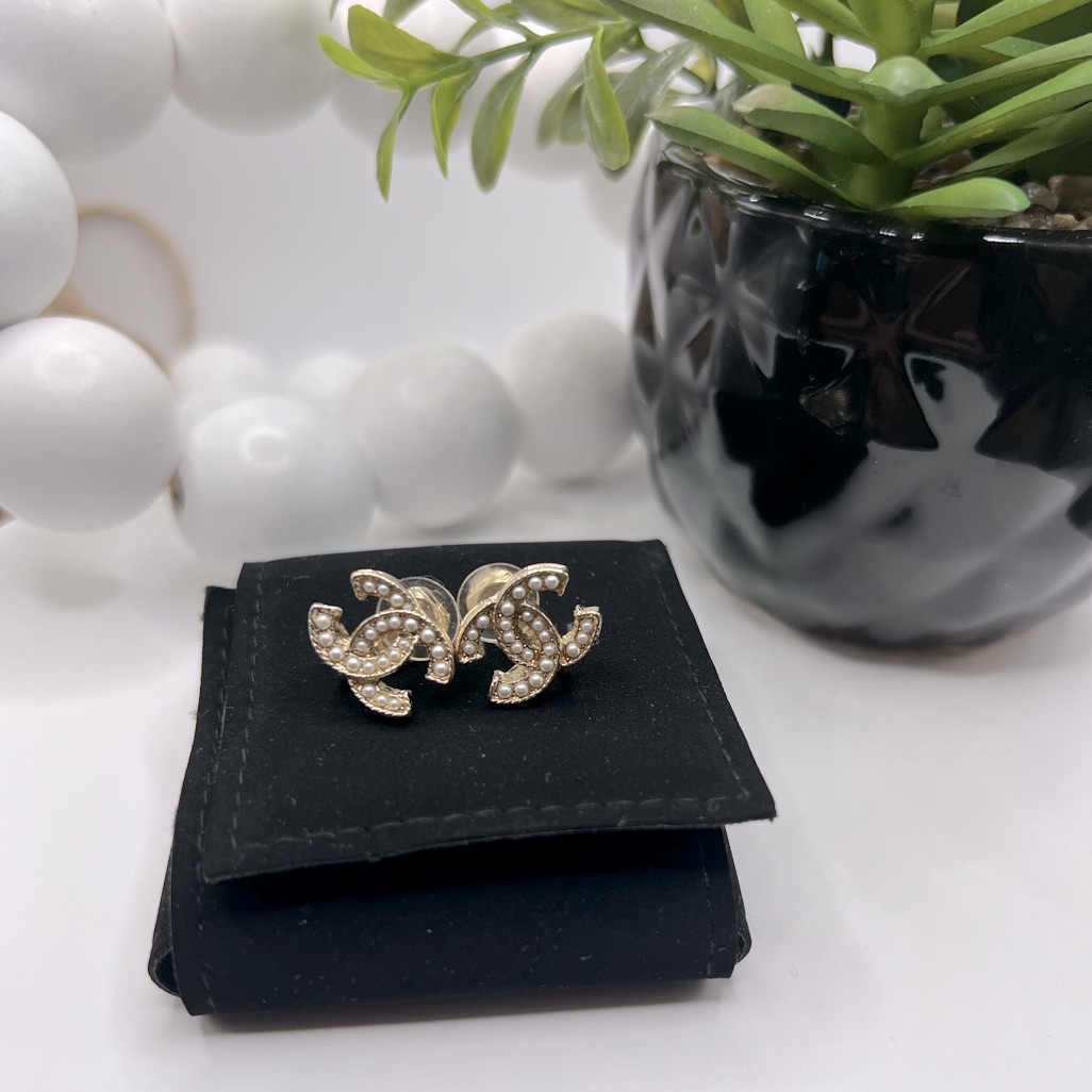 Chanel Cc Pearl Stud Earrings - Auth